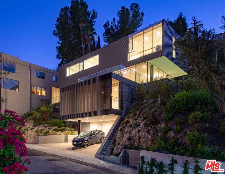 3925 Murietta Ave, Sherman Oaks