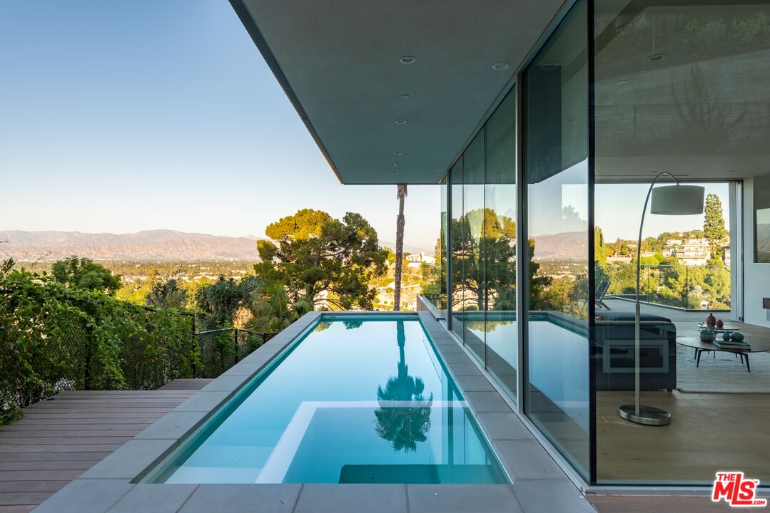 3925 Murietta Ave, Sherman Oaks