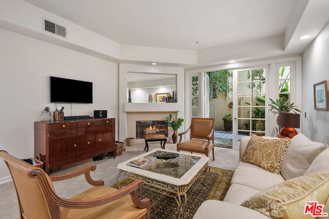 11680 Montana Ave Unit: 104, Brentwood
