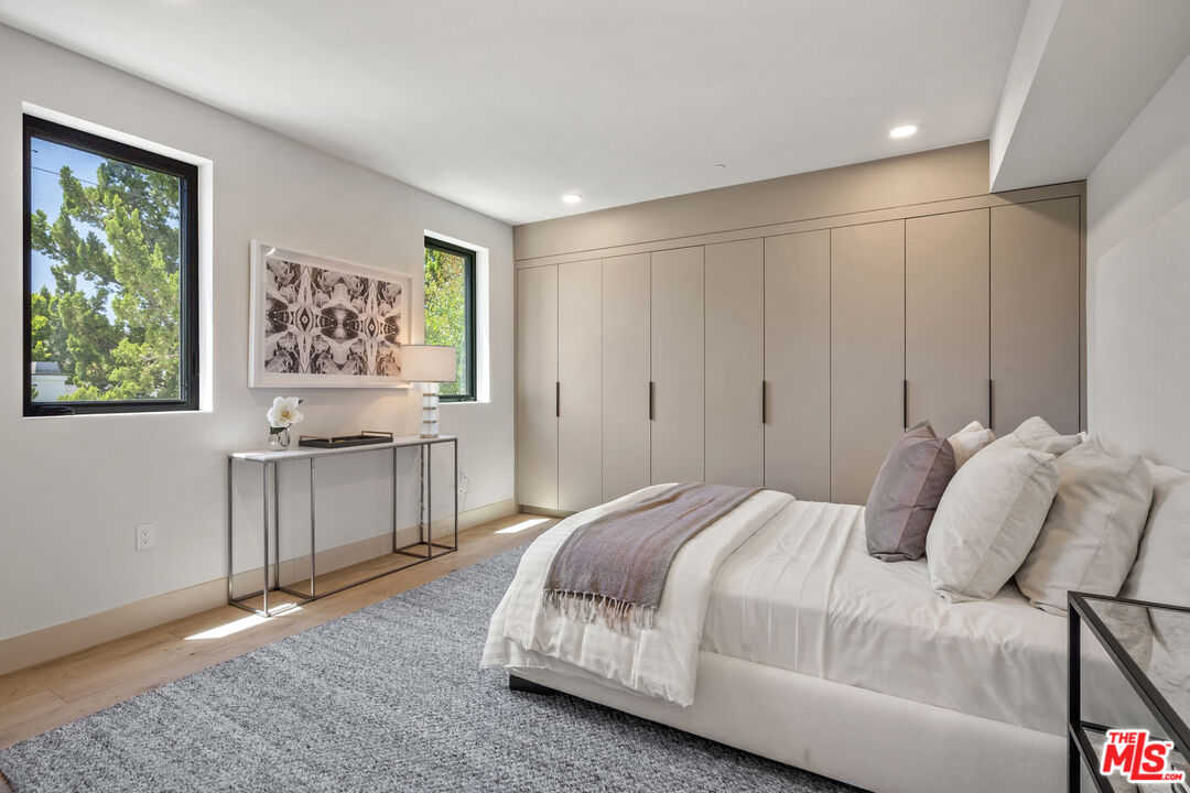 12304 Moorpark St Unit: 101