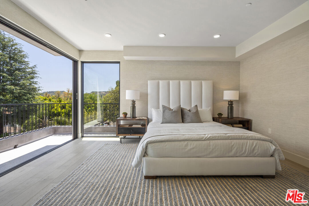 12304 Moorpark St Unit: 101