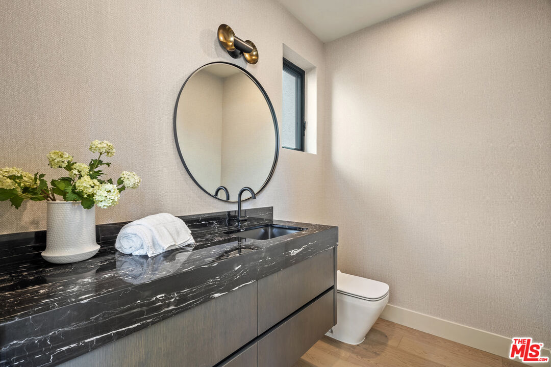 12304 Moorpark St Unit: 101