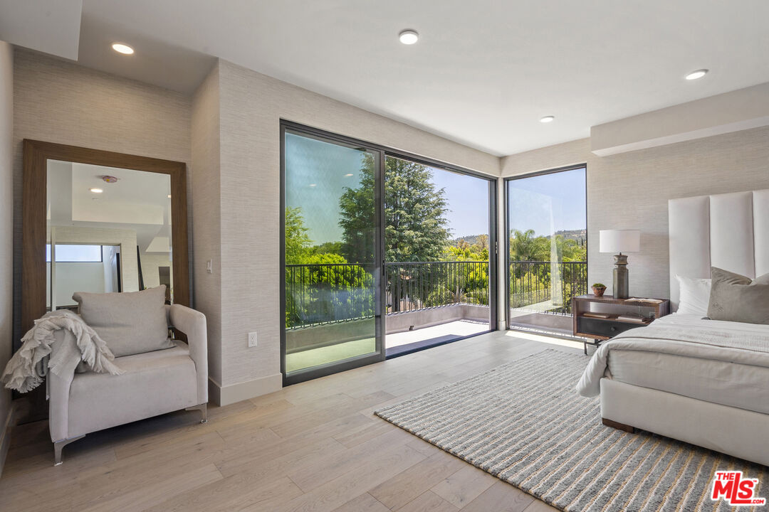 12304 Moorpark St Unit: 101
