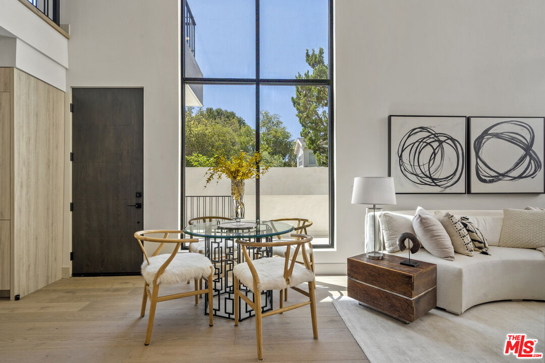 12304 Moorpark St Unit: 101