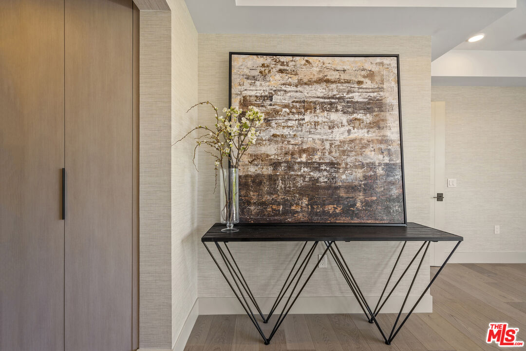 12304 Moorpark St Unit: 101