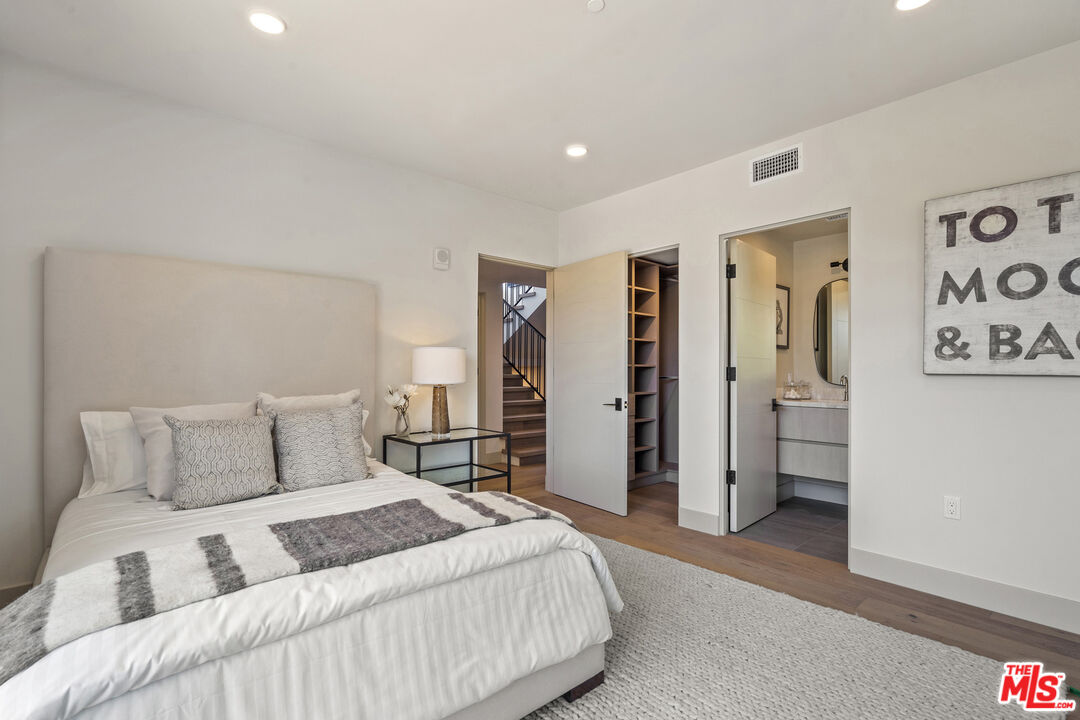 12304 Moorpark St Unit: 101