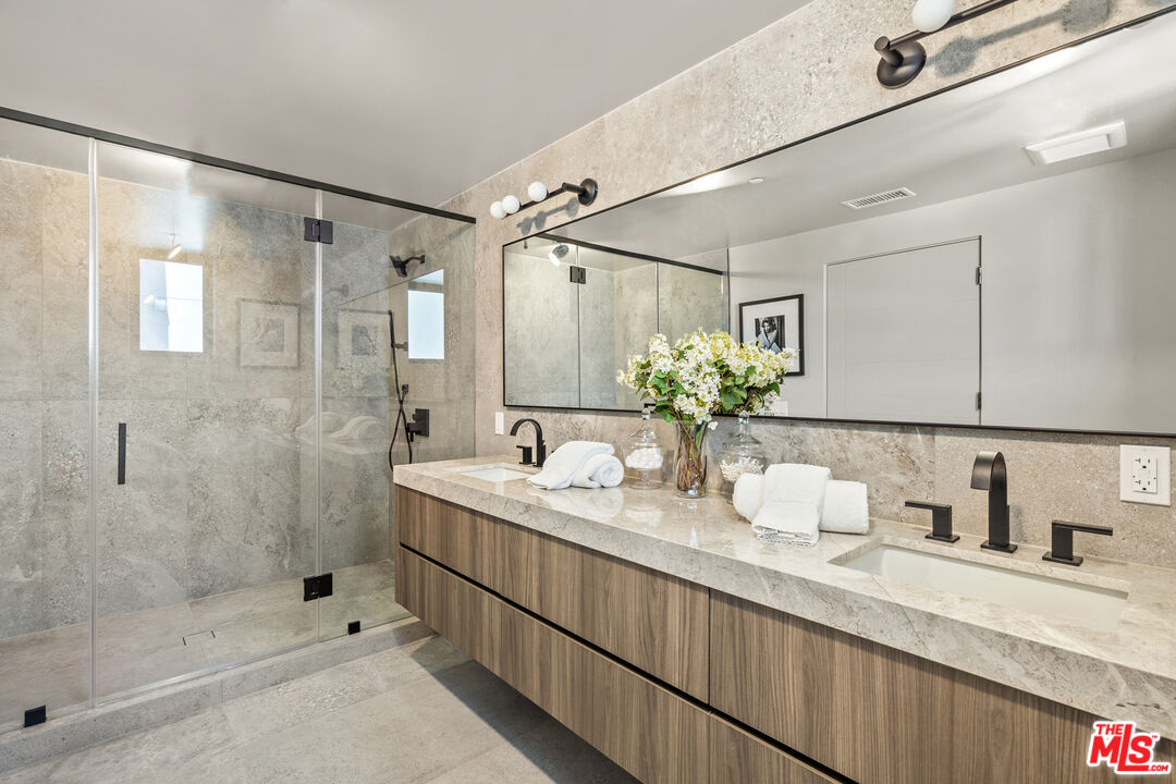 12304 Moorpark St Unit: 101