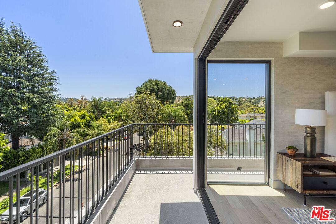12304 Moorpark St Unit: 101