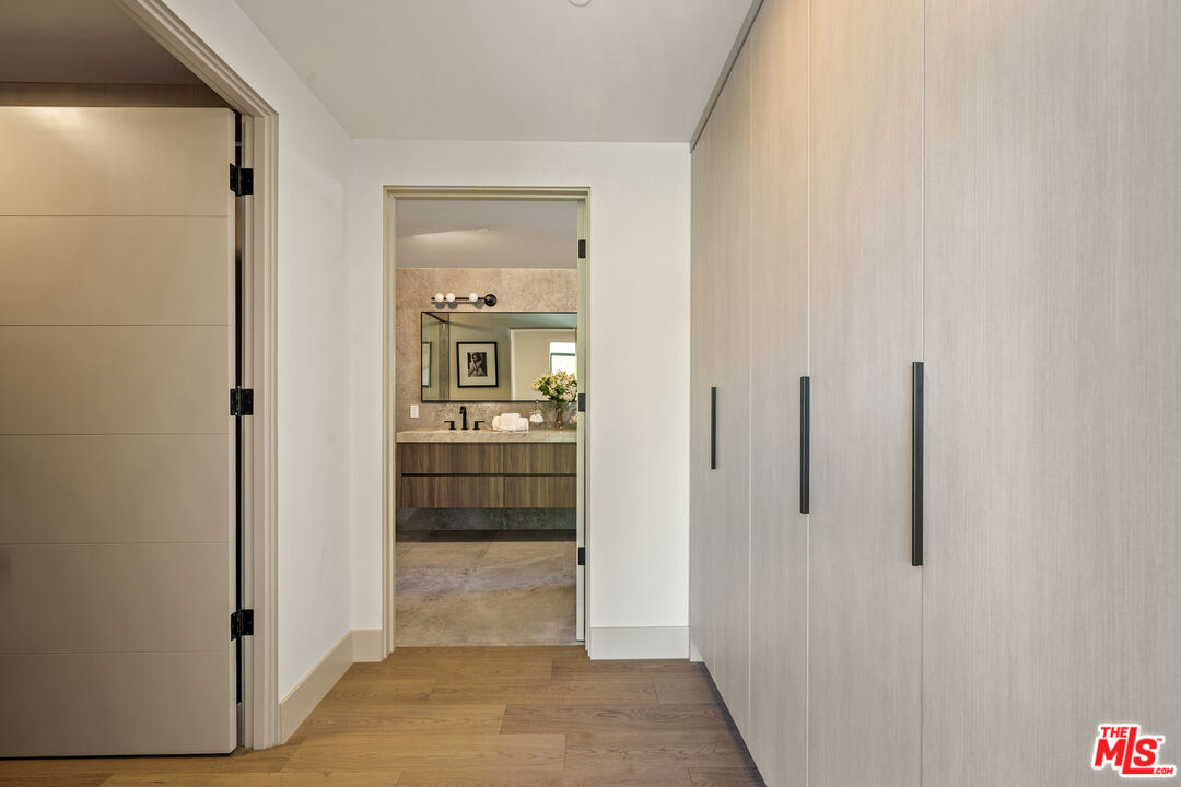 12304 Moorpark St Unit: 101