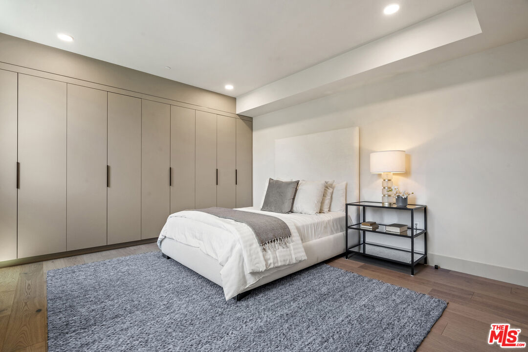 12304 Moorpark St Unit: 101
