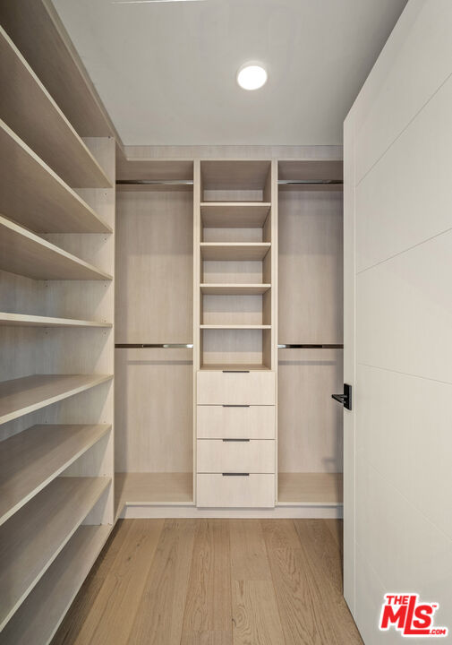 12304 Moorpark St Unit: 101