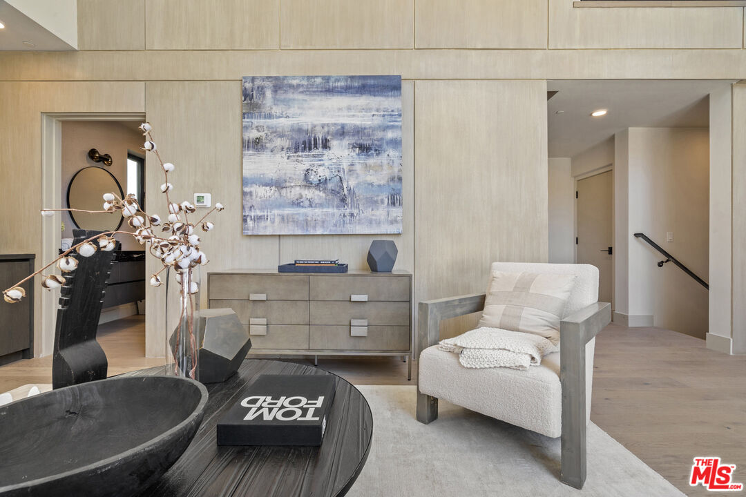 12304 Moorpark St Unit: 101