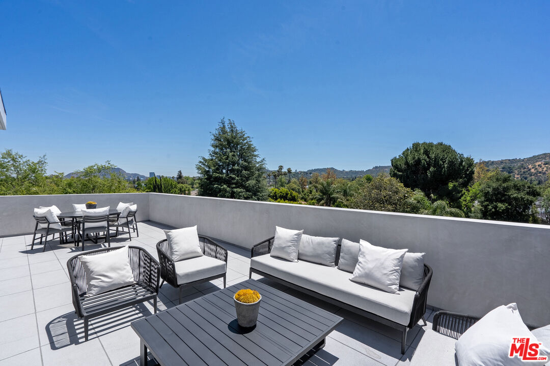 12304 Moorpark St Unit: 101
