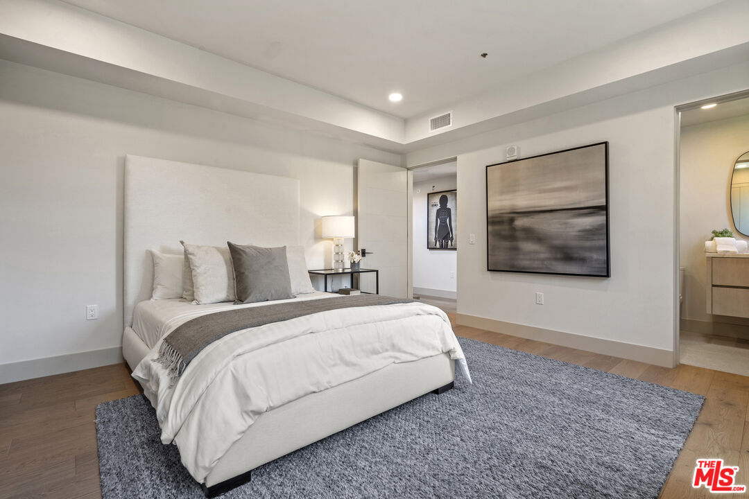 12304 Moorpark St Unit: 101