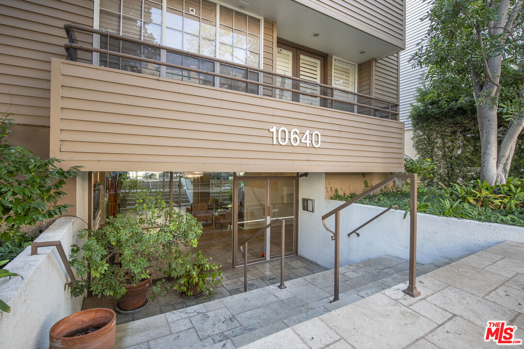 10640 Wilkins Ave Unit: 204, Westwood