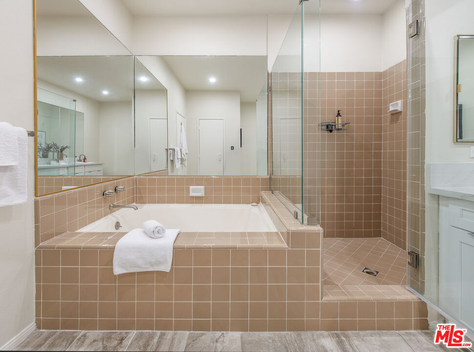 10640 Wilkins Ave Unit: 204, Westwood