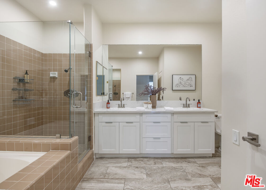 10640 Wilkins Ave Unit: 204, Westwood