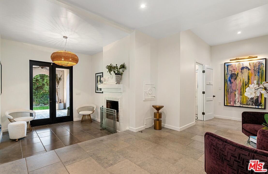 1512 Sunset Plaza Dr, Sunset Strip