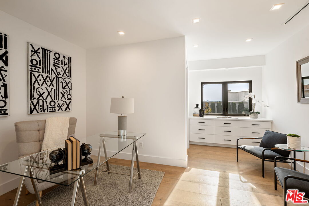 7911 Oceanus Dr, Hollywood HIlls