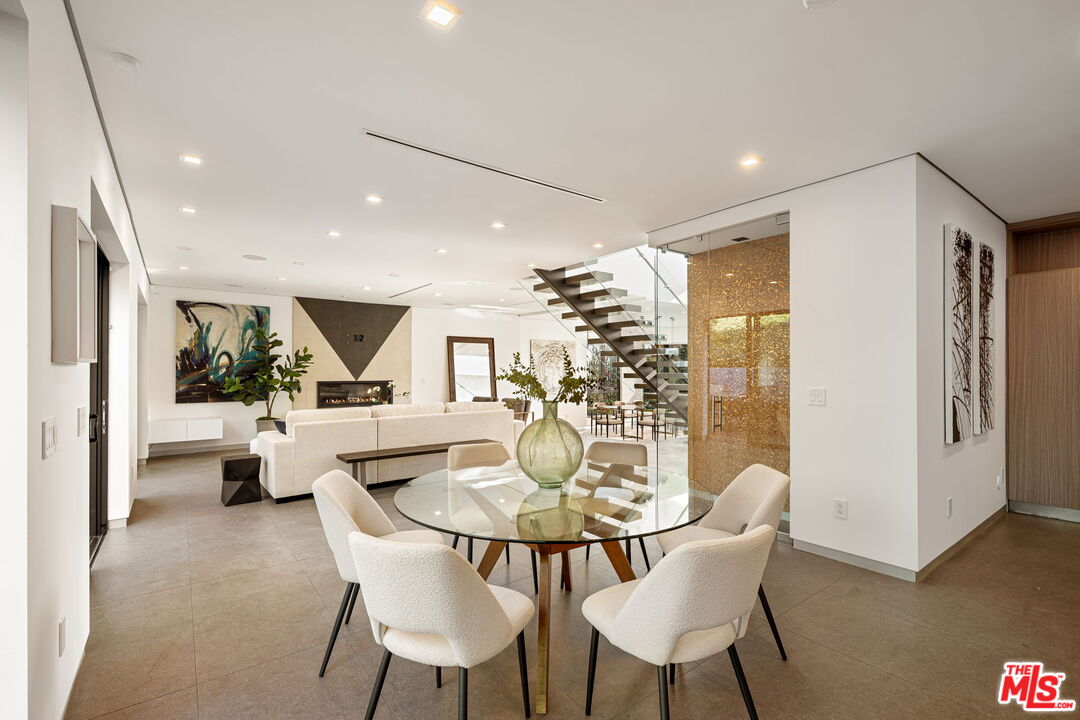 7911 Oceanus Dr, Hollywood HIlls