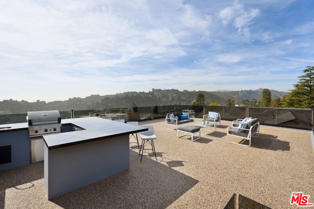 7911 Oceanus Dr, Hollywood HIlls