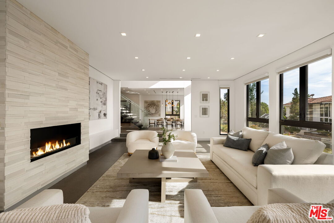7911 Oceanus Dr, Hollywood HIlls