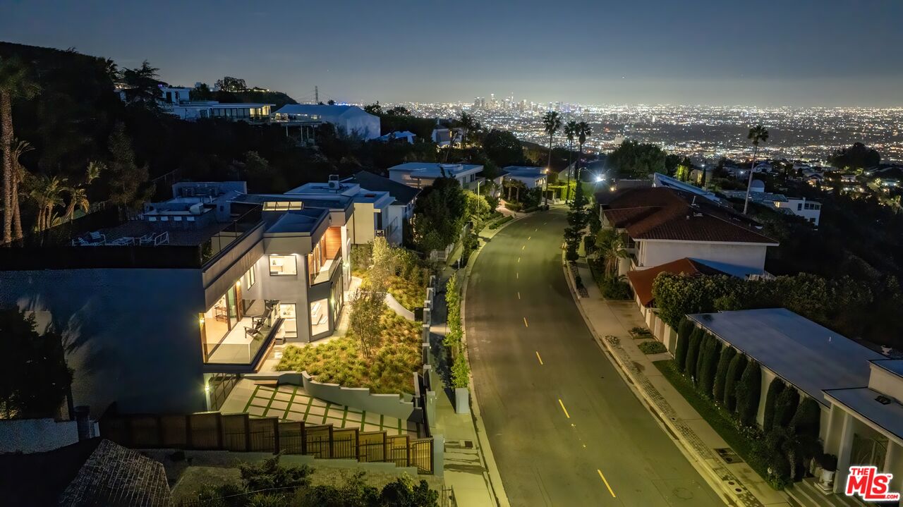 7911 Oceanus Dr, Hollywood HIlls