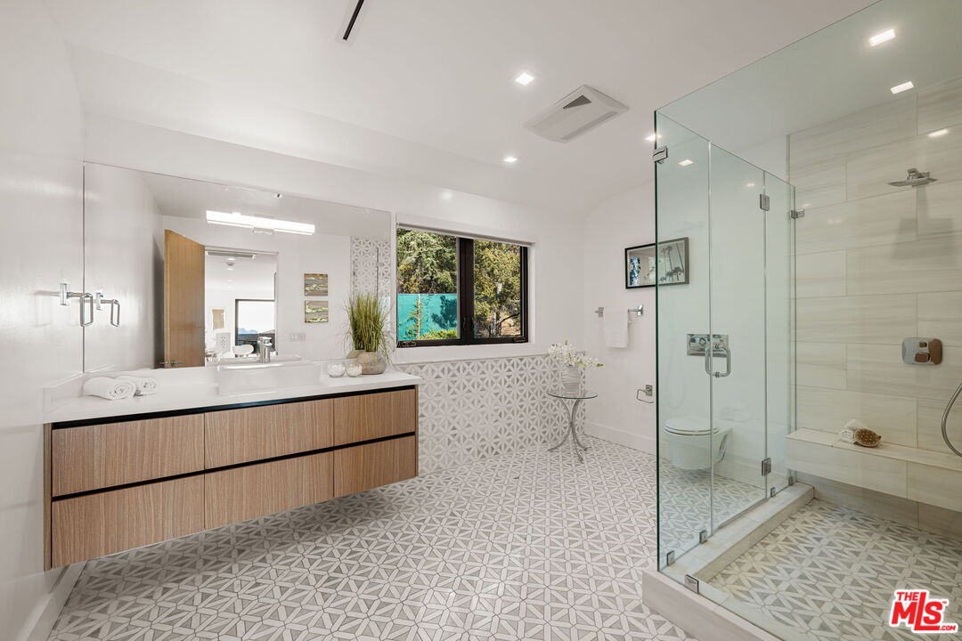 7911 Oceanus Dr, Hollywood HIlls