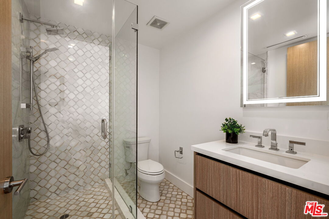 7911 Oceanus Dr, Hollywood HIlls