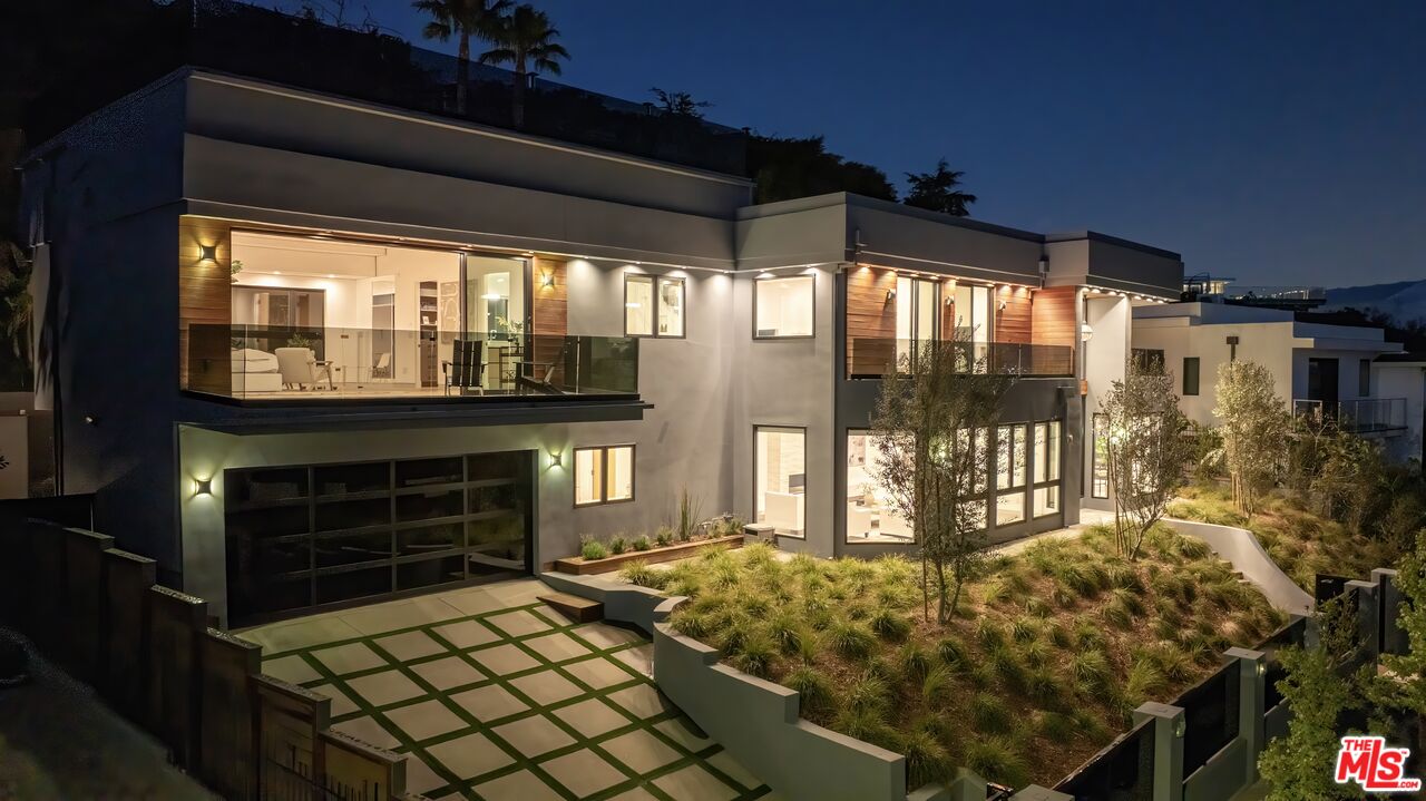 7911 Oceanus Dr, Hollywood HIlls