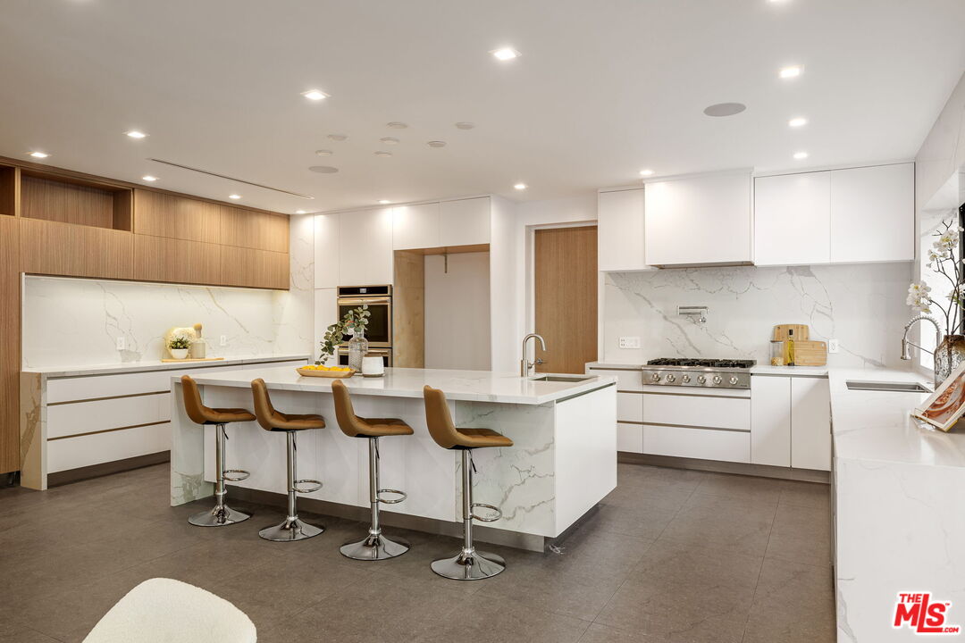 7911 Oceanus Dr, Hollywood HIlls