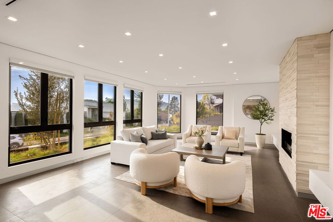 7911 Oceanus Dr, Hollywood HIlls