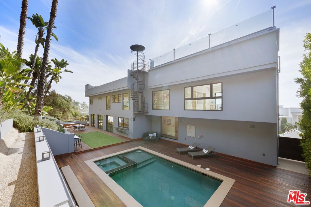 7911 Oceanus Dr, Hollywood HIlls