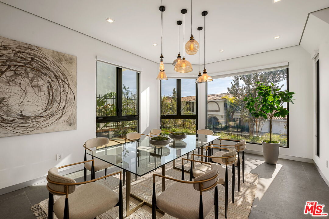 7911 Oceanus Dr, Hollywood HIlls