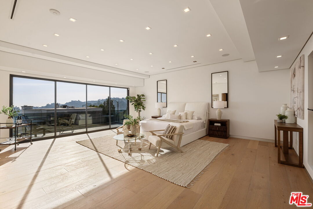 7911 Oceanus Dr, Hollywood HIlls