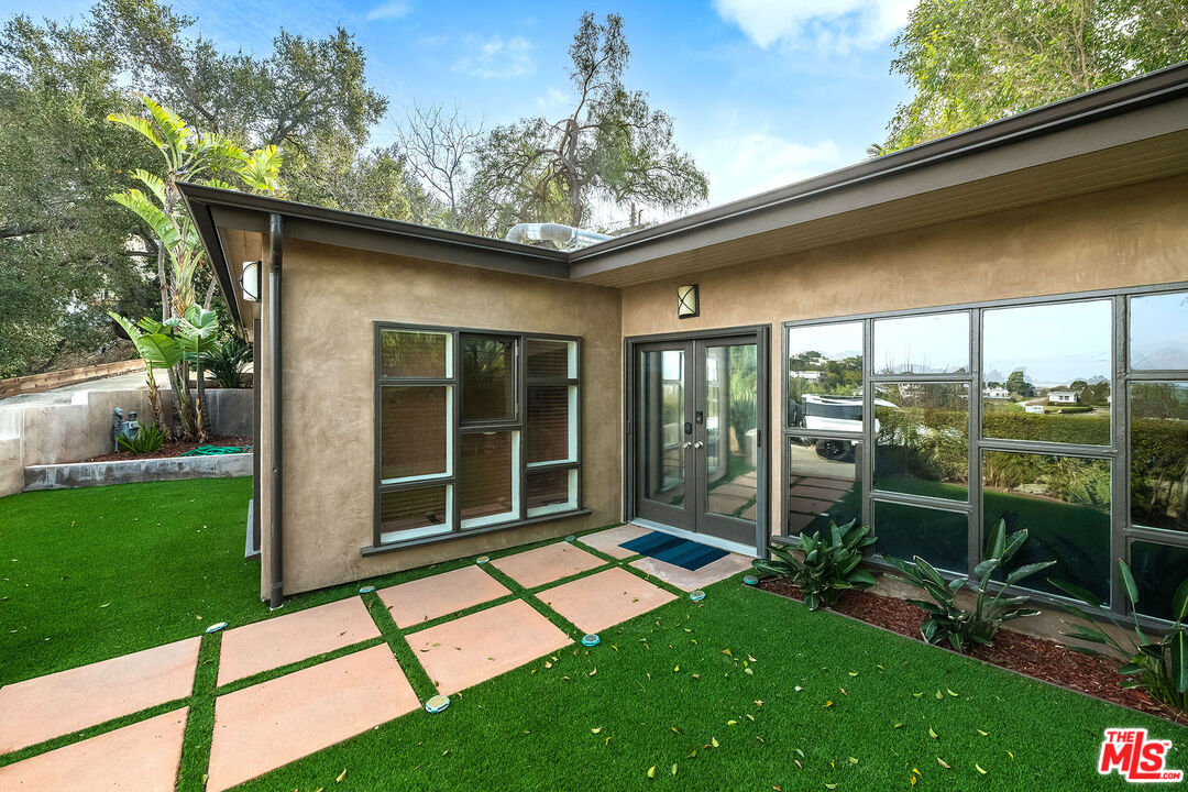 3861 Avenida Del Sol, Studio City