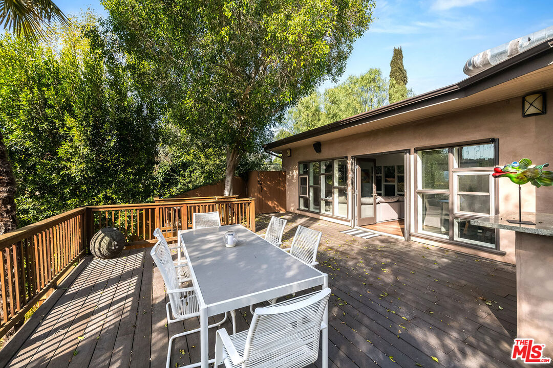 3861 Avenida Del Sol, Studio City