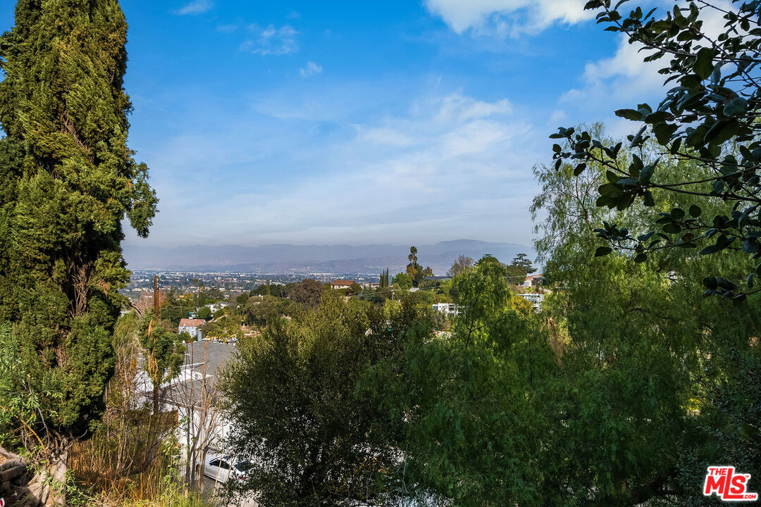 3861 Avenida Del Sol, Studio City