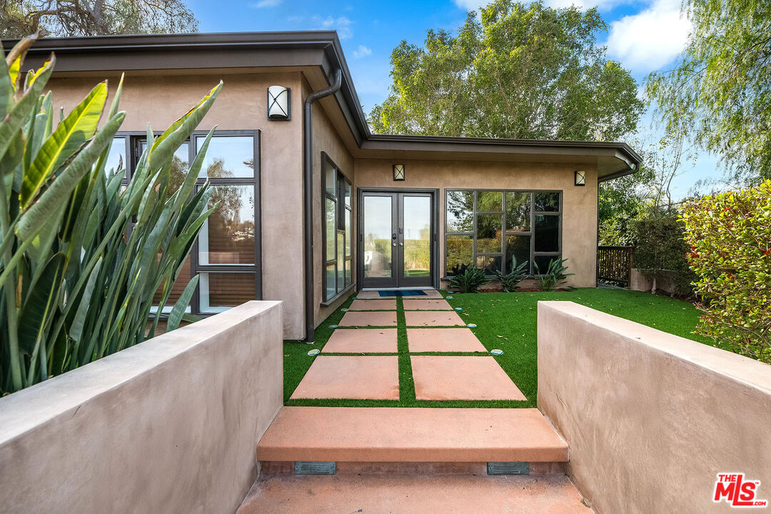 3861 Avenida Del Sol, Studio City
