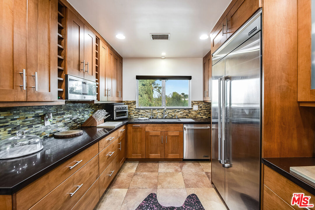 3861 Avenida Del Sol, Studio City