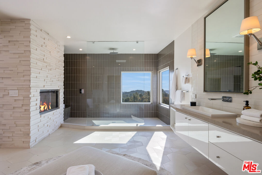 14380 Mulholland Dr, Bel Air