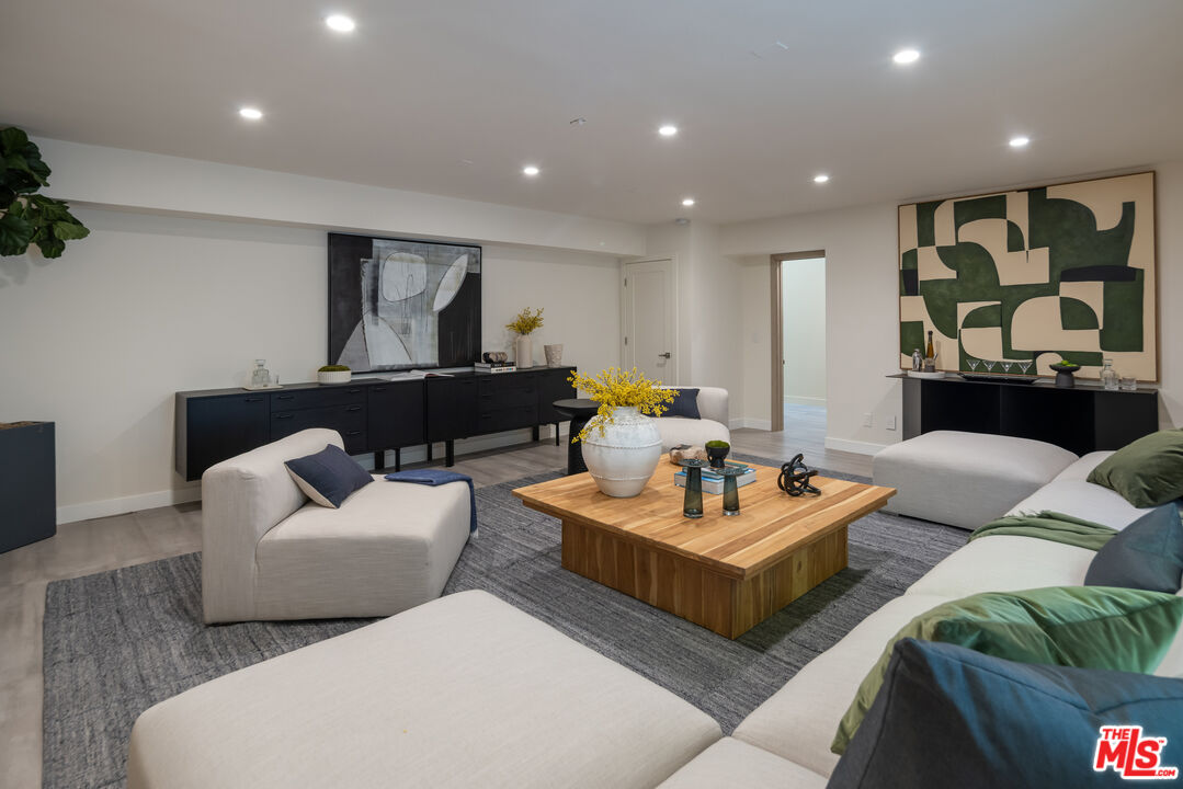 14380 Mulholland Dr, Bel Air