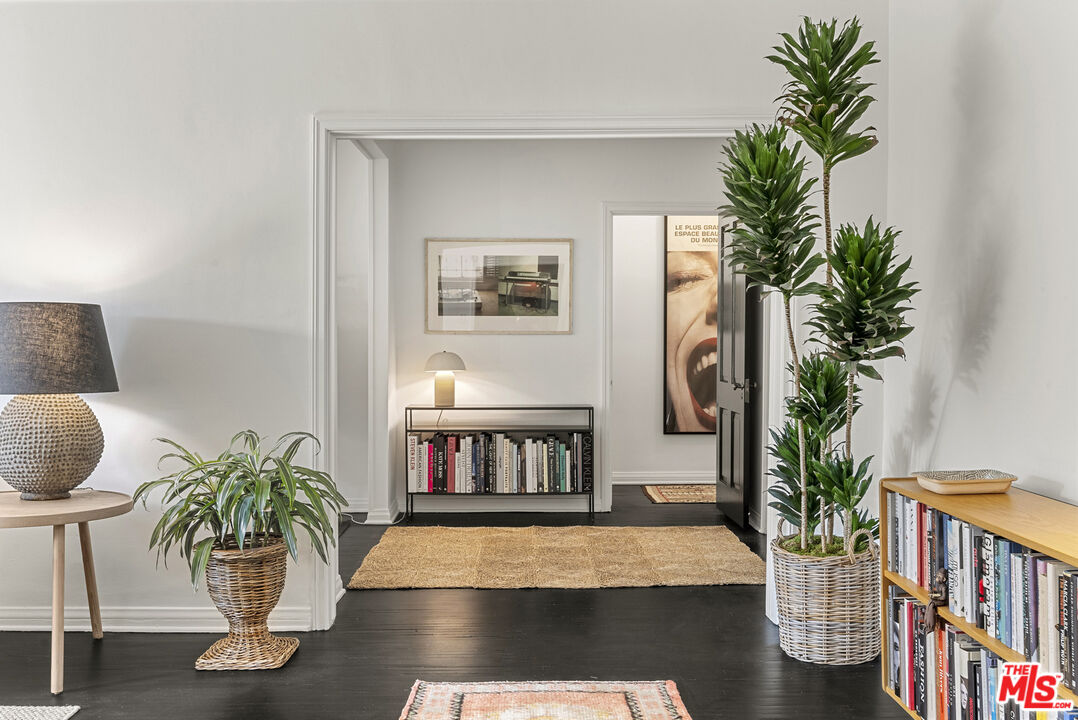 8724 Shoreham Dr Unit: C, West Hollywood