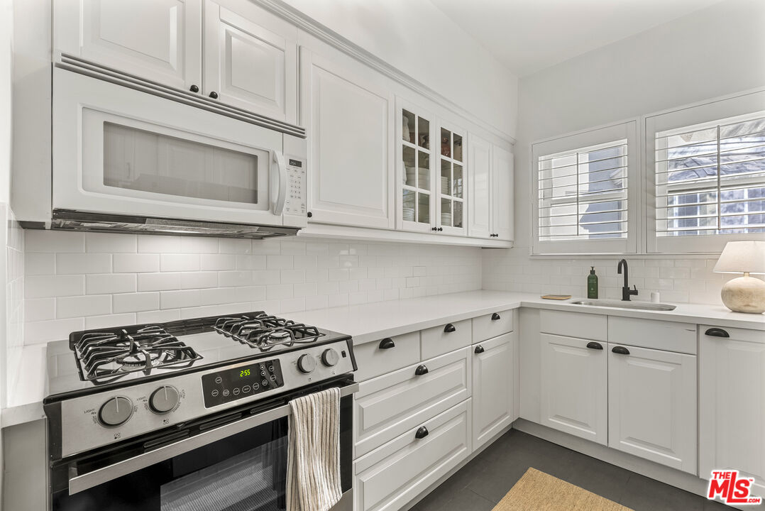 8724 Shoreham Dr Unit: C, West Hollywood