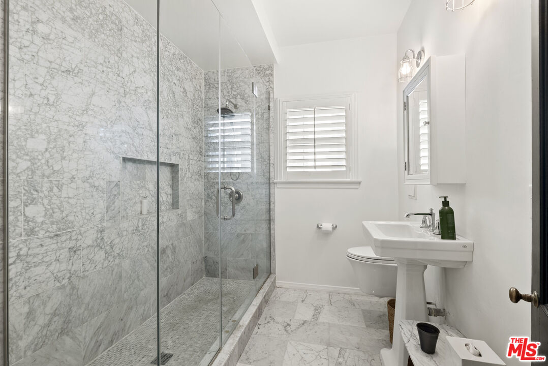 8724 Shoreham Dr Unit: C, West Hollywood