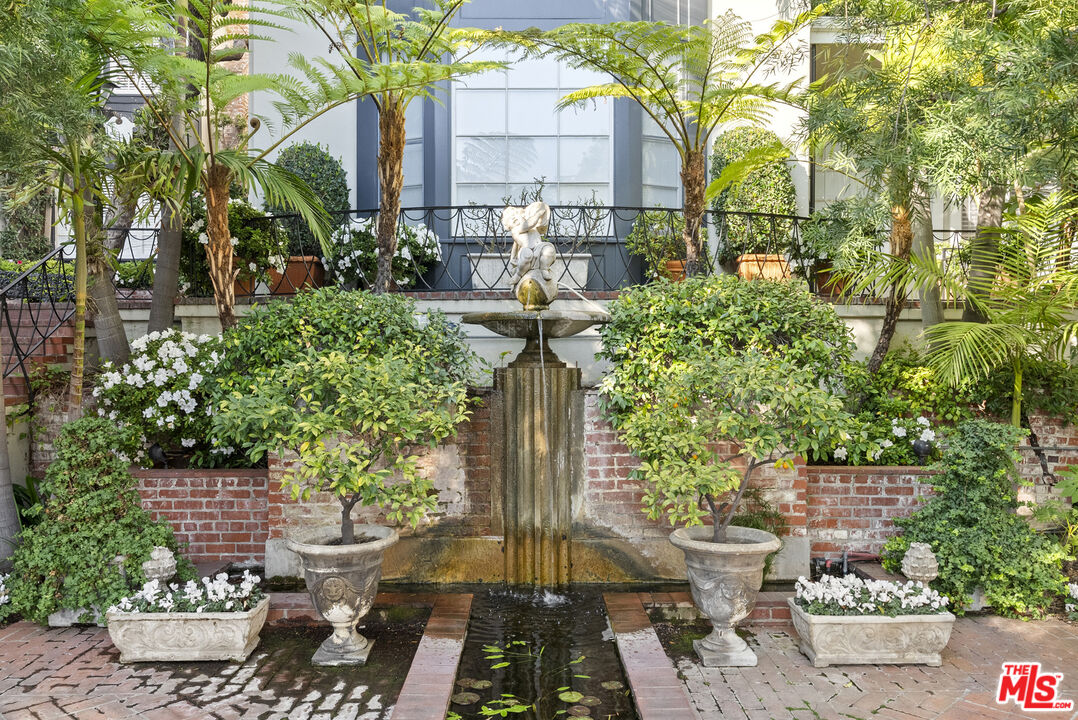 8724 Shoreham Dr Unit: C, West Hollywood