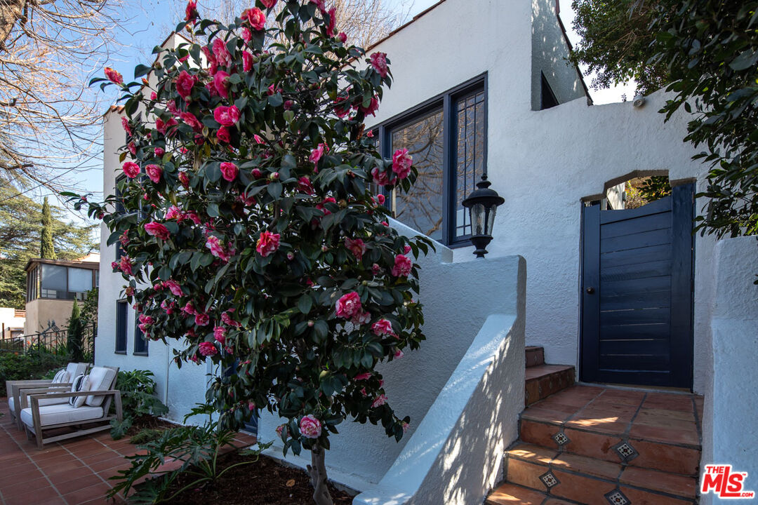 1132 Princeton Dr, Glendale