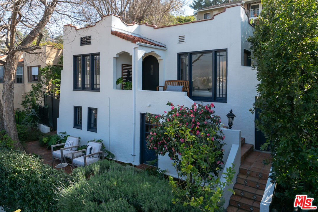 1132 Princeton Dr, Glendale