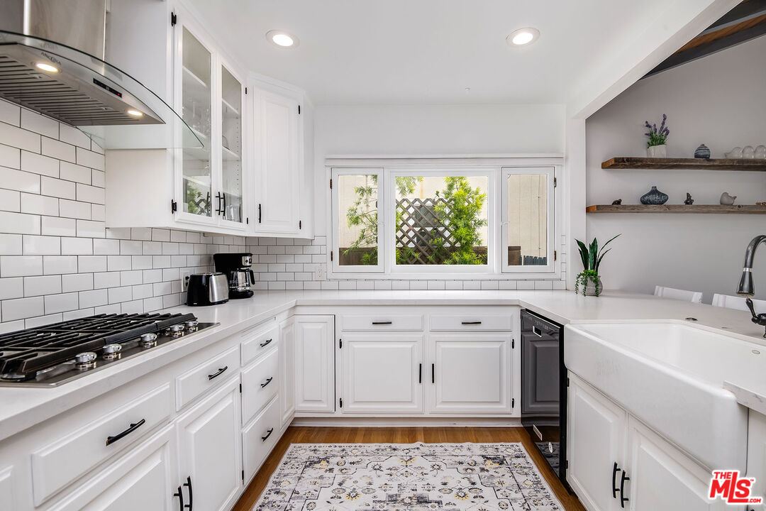 13535 Bessemer St, Valley Glen