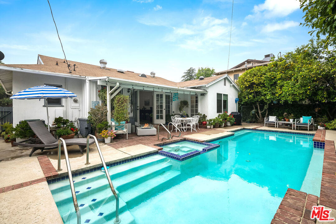 13535 Bessemer St, Valley Glen